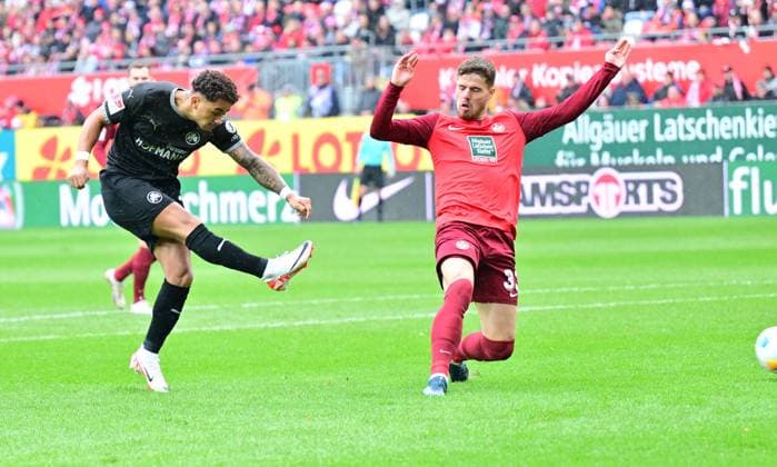04 11 2023 Soccer Season 2023 2024 2 Soccer Bundesliga 12 Matchday 1 FC Kaiserslautern Lautern FCK Rote Teufel SpVgg Greuther Fürth Kleeblatt Sportfoto Zink xwoxzix DFL regulations prohibit any use of photographs as image sequences and or quasi video only for editorial use Armindo Sieb 30, SpVgg Greuther Fürth Jan Elvedi 33, 1 FC Kaiserslautern FCK