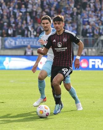 04 11 2023 Soccer Season 2023 2024 2 Soccer Bundesliga 12 Matchday 1 FC Nuremberg FCN Club FC Schalke 04 S04 Knappen Sportfoto Zink DaMa xdaxmax DFL regulations prohibit any use of photographs as image sequences and or quasi video only for editorial use Marcin Kaminski 35, FC Schalke 04 S04 Can Yilmaz Uzun 42, 1 FC Nuremberg FCN