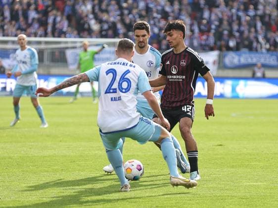 04 11 2023 Soccer Season 2023 2024 2 Soccer Bundesliga 12 Matchday 1 FC Nuremberg FCN Club FC Schalke 04 S04 Knappen Sportfoto Zink DaMa xdaxmax DFL regulations prohibit any use of photographs as image sequences and or quasi video only for editorial use Tomas Kalas 26, FC Schalke 04 S04 Marcin Kaminski 35, FC Schalke 04 S04 Can Yilmaz Uzun 42, 1 FC Nuremberg FCN