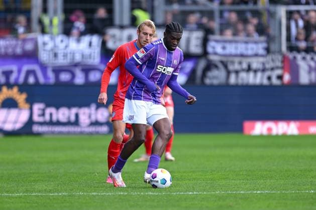 04 11 2023, Football, 2 Bundesliga, Matchday 12 Season 2023 2024, VfL Osnabrück Holstein Kiel, Timo Becker Holstein Kiel , Kwasi Okyere Wriedt VfL 1899 Osnabrück xRHR PHOTO TKx Copyright: RHR-FOTOx RHR-FOTO TK