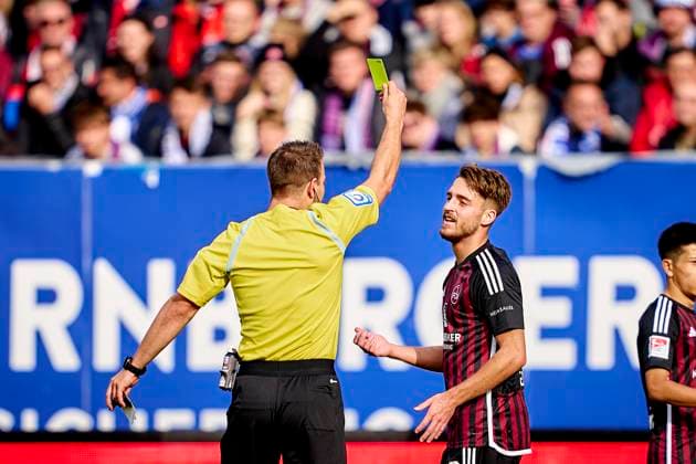 04 11 2023 Soccer Season 2023 2024 2 Soccer Bundesliga 12 Matchday 1 FC Nürnberg FCN Club FC Schalke 04 S04 Knappen Sportfoto Zink PeKo xpexkox DFL regulations prohibit any use of photographs as image sequences and or quasi video only for editorial use Yellow by Wolfgang Haslberger Referee Lukas Schleimer 36, 1 FC Nürnberg FCN fcn_s04_peko