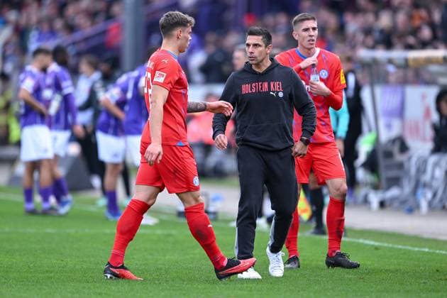 04 11 2023, Football, 2 Bundesliga, Matchday 12 Season 2023 2024, VfL Osnabrück Holstein Kiel, Nicolai Remberg Holstein Kiel , Marcel Rapp Holstein Kiel xRHR PHOTO TKx Copyright: RHR-FOTOx RHR-FOTO TK