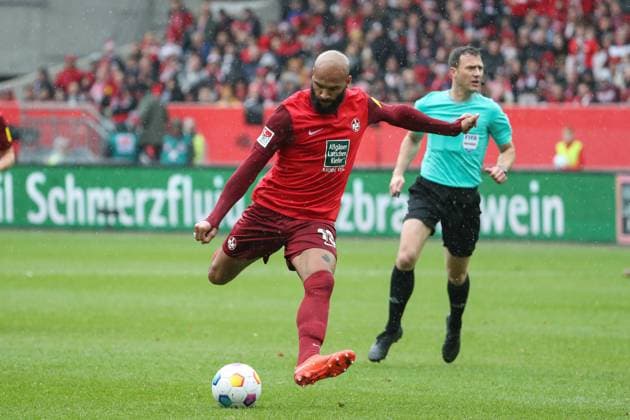 04 11 2023, xusrbx, Soccer 2 Bundesliga, 1 FC Kaiserslautern Spvgg Greuther Fuerth emspor, v l Terrence Boyd 1 FC Kaiserslautern, 13 , DFL DFB REGULATIONS PROHIBIT ANY USE OF PHOTOGRAPHS as IMAGE SEQUENCES and or QUASI VIDEO Kaiserslautern