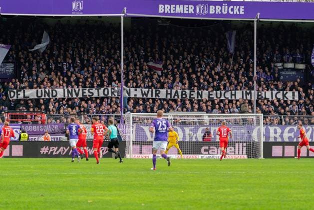 Banner VfL Fans GER, VfL Osnabrueck vs Holstein Kiel, Football, 2 Bundesliga, Matchday 12, Season 2023 2024, 04 11 2023 DFL REGULATIONS PROHIBIT ANY USE OF PHOTOGRAPHS AS IMAGE SEQUENCES AND OR QUASI VIDEO VfL Osnabrueck vs Holstein Kiel, Football, 2 Bundesliga, Matchday 12, Season 2023 2024, 04 11 2023 Osnabrueck Copyright: xEibner-Pressefoto FabioxDeinertx EP_FDT