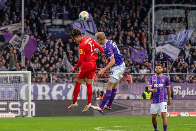 Shuto Machino Holstein Kiel, 13 , Niklas Wiemann VfL Osnabrueck, 25 GER, VfL Osnabrueck vs Holstein Kiel, Football, 2 Bundesliga, Matchday 12, Season 2023 2024, 04 11 2023 DFL REGULATES PROHIBIT ANY USE OF PHOTOGRAPHS AS IMAGE SEQUENCES AND OR QUASI VIDEO VfL Osnabrueck vs Holstein Kiel, Football, 2 Bundesliga, Matchday 12, Season 2023 2024, 04 11 2023 Osnabrueck Copyright: xEibner-Pressefoto FabioxDeinertx EP_FDT