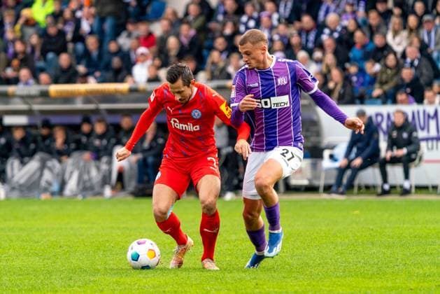 Steven Skrzybski Holstein Kiel, 07 , Michael Cuisance VfL Osnabrueck, 27 GER, VfL Osnabrueck vs Holstein Kiel, Football, 2 Bundesliga, Matchday 12, Season 2023 2024, 04 11 2023 DFL REGULATES PROHIBIT ANY USE OF PHOTOGRAPHS AS IMAGE SEQUENCES AND OR QUASI VIDEO VfL Osnabrueck vs Holstein Kiel, Football, 2 Bundesliga, Matchday 12, Season 2023 2024, 04 11 2023 Osnabrueck Copyright: xEibner-Pressefoto FabioxDeinertx EP_FDT