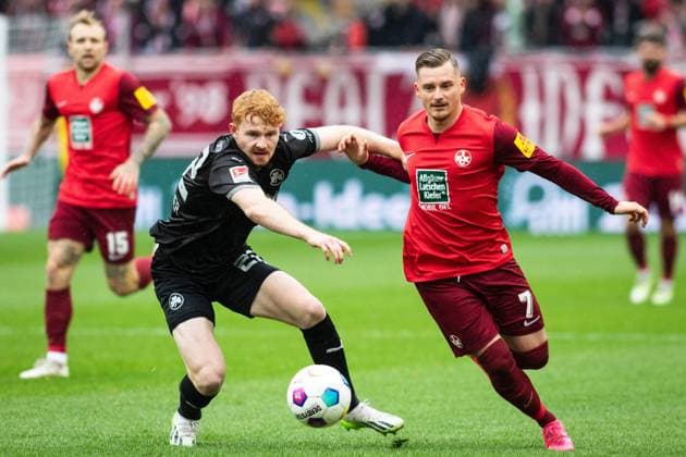Gideon Jung 23 left Marlon Ritter 7 GER, 1 FC Kaiserslautern vs Greuter Fürth, Soccer 2 Liga, Matchday 12, Season 2023 2024, 4 11 2023 DFL REGULATIONS PROHIBIT ANY USE OF PHOTOGRAPHS AS IMAGE SEQUENCES AND OR QUASI VIDEO, 1 FC Kaiserslautern vs Greuter Fürth, Soccer 2 Liga, Matchday 12, Season 2023 2024, 4 11 2023 Kaiserslautern Copyright: xFoto:xEIBNER ThomasxFuesslerx EP_tfr