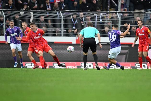 2 Bundesliga VfL Osnabrück Holstein Kiel on 04 11 2023 at Bremer Brücke in Osnabrück Goal to 1 0 Goalscorer Dave Gnaase Osnabrueck with the goal to 1 0 MT