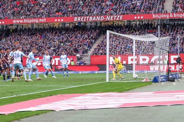 04 11 2023, Football, 2 Bundesliga, Matchday 12, Season 2023 2024, 1 FC Nuremberg FC Schalke 04, Danny Latza FC Schalke 04 scores the goal to make it 1 - 2 Nuremberg Max Morlock Stadion Bayern Germany xRHR PHOTO TRx Copyright: RHR-FOTOx RHR-FOTO TR