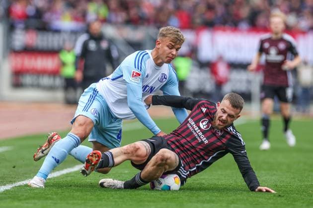 04 11 2023, Football, 2 Bundesliga, Matchday 12, Season 2023 2024, 1 FC Nürnberg FC Schalke 04, f l Keke Topp FC Schalke 04 , Jannes Horn 1 FC Nürnberg Nuremberg Max Morlock Stadion Bayern Germany xRHR PHOTO TRx Copyright: RHR-FOTOx RHR-FOTO TR