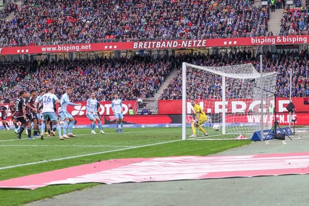 04 11 2023, Football, 2 Bundesliga, Matchday 12, Season 2023 2024, 1 FC Nuremberg FC Schalke 04, Danny Latza FC Schalke 04 scores the goal to make it 1 - 2 Nuremberg Max Morlock Stadion Bayern Germany xRHR PHOTO TRx Copyright: RHR-FOTOx RHR-FOTO TR