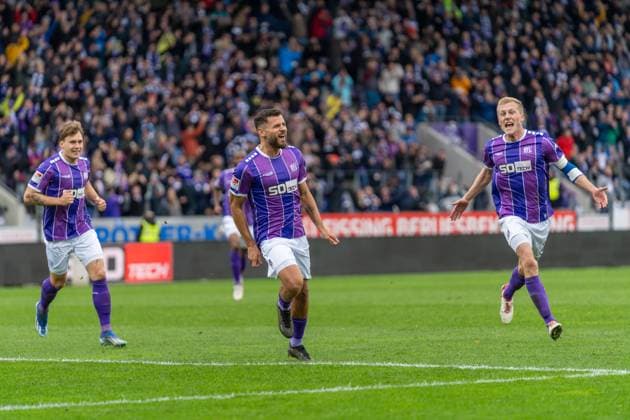 Dave Gnaase VfL Osnabrueck, 26 celebrates after his goal for 1 0 GER, VfL Osnabrueck vs Holstein Kiel, Football, 2 Bundesliga, Matchday 12, Season 2023 2024, 04 11 2023 DFL REGULATES PROHIBIT ANY USE OF PHOTOGRAPHS AS IMAGE SEQUENCES AND OR QUASI VIDEO VfL Osnabrueck vs Holstein Kiel, Football, Bundesliga 2, Matchday 12, Season 2023 2024, 04 11 2023 Osnabrueck Copyright: xEibner-Pressefoto FabioxDeinertx EP_FDT