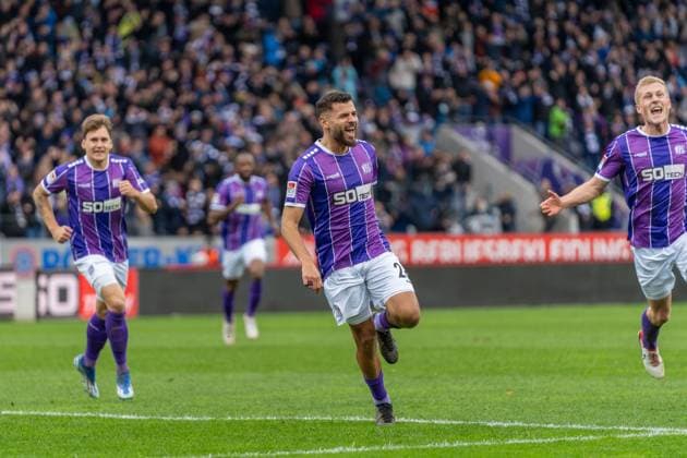 Dave Gnaase VfL Osnabrueck, 26 celebrates after his goal for 1 0 GER, VfL Osnabrueck vs Holstein Kiel, Football, 2 Bundesliga, Matchday 12, Season 2023 2024, 04 11 2023 DFL REGULATES PROHIBIT ANY USE OF PHOTOGRAPHS AS IMAGE SEQUENCES AND OR QUASI VIDEO VfL Osnabrueck vs Holstein Kiel, Football, Bundesliga 2, Matchday 12, Season 2023 2024, 04 11 2023 Osnabrueck Copyright: xEibner-Pressefoto FabioxDeinertx EP_FDT