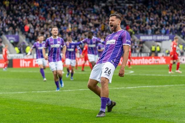 Dave Gnaase VfL Osnabrueck, 26 celebrates after his goal for 1 0 GER, VfL Osnabrueck vs Holstein Kiel, Football, 2 Bundesliga, Matchday 12, Season 2023 2024, 04 11 2023 DFL REGULATES PROHIBIT ANY USE OF PHOTOGRAPHS AS IMAGE SEQUENCES AND OR QUASI VIDEO VfL Osnabrueck vs Holstein Kiel, Football, Bundesliga 2, Matchday 12, Season 2023 2024, 04 11 2023 Osnabrueck Copyright: xEibner-Pressefoto FabioxDeinertx EP_FDT