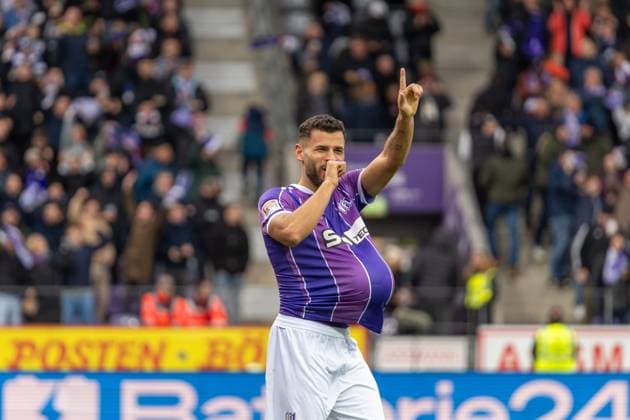 Dave Gnaase VfL Osnabrueck, 26 celebrates after his goal for 1 0 GER, VfL Osnabrueck vs Holstein Kiel, Football, 2 Bundesliga, Matchday 12, Season 2023 2024, 04 11 2023 DFL REGULATES PROHIBIT ANY USE OF PHOTOGRAPHS AS IMAGE SEQUENCES AND OR QUASI VIDEO VfL Osnabrueck vs Holstein Kiel, Football, Bundesliga 2, Matchday 12, Season 2023 2024, 04 11 2023 Osnabrueck Copyright: xEibner-Pressefoto FabioxDeinertx EP_FDT
