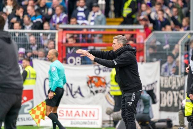 Tobias Schweinsteiger VfL Osnabrueck, Coach GER, VfL Osnabrueck vs Holstein Kiel, Football, 2 Bundesliga, Matchday 12, Season 2023 2024, 04 11 2023 DFL REGULATIONS PROHIBIT ANY USE OF PHOTOGRAPHS AS IMAGE SEQUENCES AND OR QUASI VIDEO VfL Osnabrueck vs Holstein Kiel, Football, 2 Bundesliga, Matchday 12, Season 2023 2024, 04 11 2023 Osnabrueck Copyright: xEibner-Pressefoto FabioxDeinertx EP_FDT