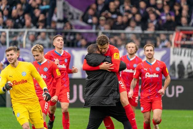 Holstein Kiel with the equalizer to 1 1 by Benedikt Pichler Holstein Kiel, 09 GER, VfL Osnabrueck vs Holstein Kiel, Soccer, 2 Bundesliga, Matchday 12, Season 2023 2024, 04 11 2023 DFL REGULATES PROHIBIT ANY USE OF PHOTOGRAPHS AS IMAGE SEQUENCES AND OR QUASI VIDEO VfL Osnabrueck vs Holstein Kiel, Football, 2 Bundesliga, Matchday 12, Season 2023 2024, 04 11 2023 Osnabrueck Copyright: xEibner-Pressefoto FabioxDeinertx EP_FDT
