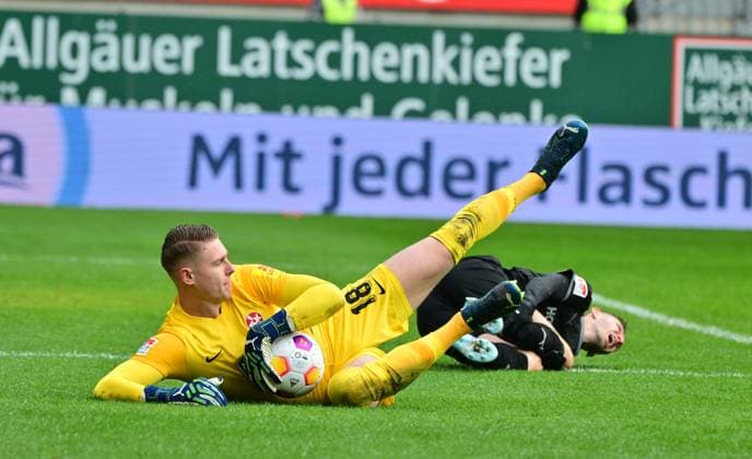 04 11 2023 Soccer Season 2023 2024 2 Soccer Bundesliga 12 Matchday 1 FC Kaiserslautern Lautern FCK Rote Teufel SpVgg Greuther Fürth Kleeblatt Sportfoto Zink MeZi xmexzix DFL regulations prohibit any use of photographs as image sequences and or quasi video only for editorial use Julian Krahl 18, 1 FC Kaiserslautern FCK