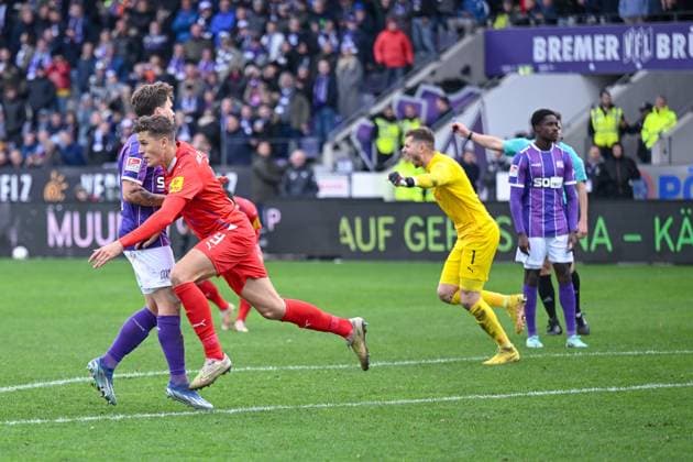 04 11 2023, Football, 2 Bundesliga, Matchday 12 Season 2023 2024, VfL Osnabrück Holstein Kiel, Benedikt Pichler Holstein Kiel celebrates the goal for 1 1 xRHR PHOTO TKx Copyright: RHR-FOTOx RHR-FOTO TK