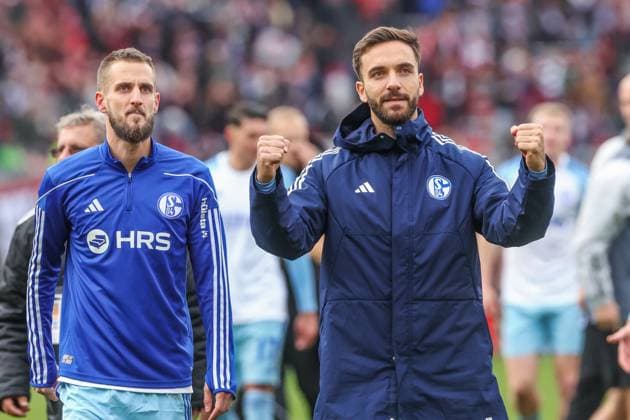 04 11 2023, Football, 2 Bundesliga, Matchday 12, Season 2023 2024, 1 FC Nürnberg FC Schalke 04, f l Dominick Drexler FC Schalke 04 , Kenan Karaman FC Schalke 04 cheer Nuremberg Max Morlock Stadion Bayern Germany xRHR PHOTO TRx Copyright: RHR-FOTOx RHR-FOTO TR