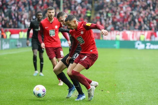 04 11 2023, xusrbx, Soccer 2 Bundesliga, 1 FC Kaiserslautern Spvgg Greuther Fuerth emspor, v l Branimir Hrgota SpVgg Greuther Fuerth, 10 , Kenny Prince Redondo 1 FC Kaiserslautern, 11 , DFL DFB REGULATIONS PROHIBIT ANY USE OF PHOTOGRAPHS as IMAGE SEQUENCES and or QUASI VIDEO Kaiserslautern