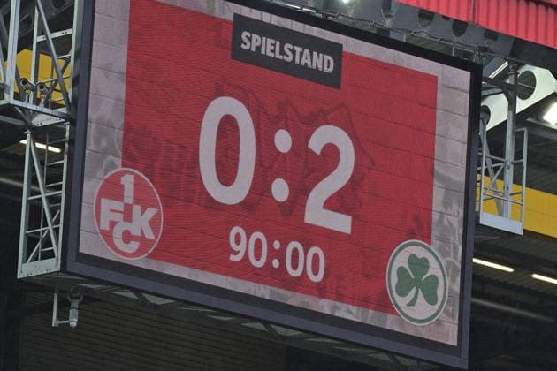 04 11 2023 Soccer season 2023 2024 2 Soccer Bundesliga 12 Matchday 1 FC Kaiserslautern Lautern FCK Rote Teufel SpVgg Greuther Fürth Kleeblatt Sportfoto Zink xwoxzix DFL regulations prohibit any use of photographs as image sequences and or quasi video only for editorial use Final result on scoreboard