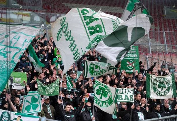 Football 2 Bundesliga Season 2023 24 Kaiserslautern Fritz Walter Stadion 28 10 2023 1 FC Kaiserslautern fck SpVgg Greuther Fürth fue 0 2 The early fans had reason to celebrate Football 2 Bundesliga 1 FC Kaiserslautern