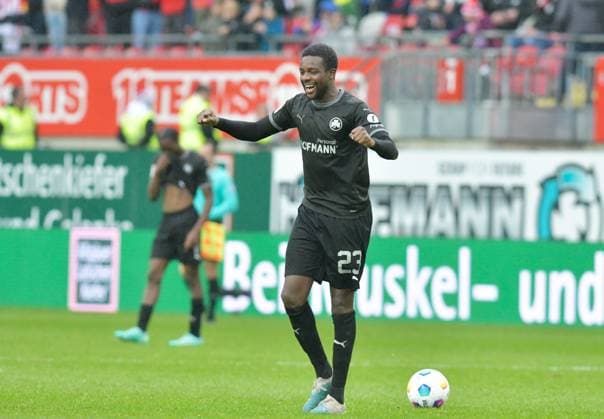 Soccer 2 Bundesliga Season 2023 24 Kaiserslautern Fritz Walter Stadion 28 10 2023 1 FC Kaiserslautern fck SpVgg Greuther Fürth fue 0 2 Gideon JUNG SpVgg Fürth , Goalscorer to 1 0 Soccer 2 Bundesliga 1 FC Kaiserslautern