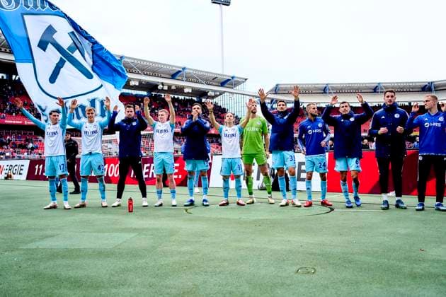 04 11 2023 Soccer Season 2023 2024 2 Soccer Bundesliga 12 Matchday 1 FC Nürnberg FCN Club FC Schalke 04 S04 Knappen Sportfoto Zink PeKo xpexkox DFL regulations prohibit any use of photographs as image sequences and or quasi video only for editorial use Jubilation after the end of the match with fans Yusuf Kabadayi 17, FC Schalke 04 S04 Keke Topp 42, FC Schalke 04 S04 Derry John Murkin 5, FC Schalke 04 S04 Lino Tempelmann 10, FC Schalke 04 S04 Ralf Fährmann Faehrmann 1, FC Schalke 04 S04 Marcin Kaminski 35, FC Schalke 04 S04 Dominick Drexler 24, FC Schalke 04 S04 Ron Schallenberg 6, FC Schalke 04 S04 fcn_s04_peko