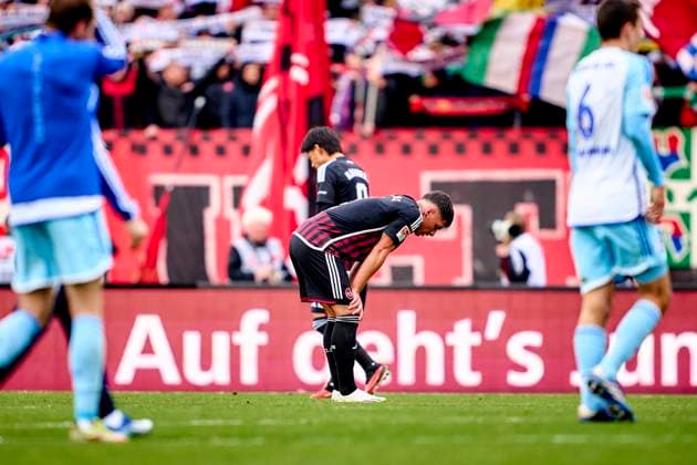 04 11 2023 Soccer Season 2023 2024 2 Soccer Bundesliga 12 Matchday 1 FC Nürnberg FCN Club FC Schalke 04 S04 Knappen Sportfoto Zink PeKo xpexkox DFL regulations prohibit any use of photographs as image sequences and or quasi video only for editorial use Taylan Duman 8, 1 FC Nürnberg FCN and Daichi Hayashi 9, 1 FC Nürnberg FCN Enttäuschung Enttäuscht Unglücklich Niedergeschlagen nach Spielende fcn_s04_peko