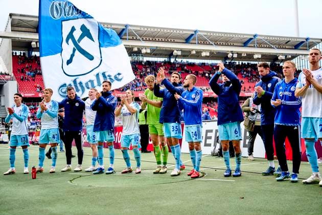 04 11 2023 Soccer Season 2023 2024 2 Soccer Bundesliga 12 Matchday 1 FC Nürnberg FCN Club FC Schalke 04 S04 Knappen Sportfoto Zink PeKo xpexkox DFL regulations prohibit any use of photographs as image sequences and or quasi video only for editorial use Jubilation after the end of the match with fans Yusuf Kabadayi 17, FC Schalke 04 S04 Keke Topp 42, FC Schalke 04 S04 Derry John Murkin 5, FC Schalke 04 S04 Lino Tempelmann 10, FC Schalke 04 S04 Ralf Fährmann Faehrmann 1, FC Schalke 04 S04 Marcin Kaminski 35, FC Schalke 04 S04 Dominick Drexler 24, FC Schalke 04 S04 Ron Schallenberg 6, FC Schalke 04 S04 fcn_s04_peko