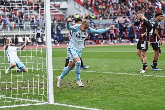 Keke Maximilian Topp, Schalke, after the 1 2 in the first leg of the 2023 2024 season between 1 FC Nuremberg and Schalke 04 1 2 in Nuremberg 04 11 2023