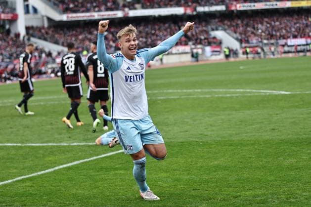 Keke Maximilian Topp, Schalke, after the 1 2 in the first leg of the 2023 2024 season between 1 FC Nuremberg and Schalke 04 1 2 in Nuremberg 04 11 2023