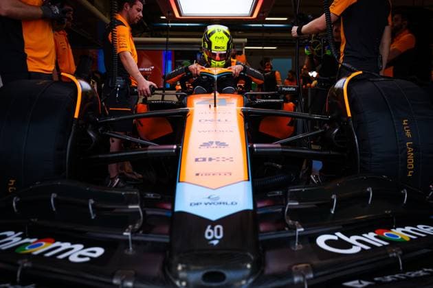 NORRIS Lando (gbr), McLaren F1 Team MCL60, garage, box, during the 2023 Formula 1 Rolex Grande Premio de Sao Paulo, 20th round of the 2023 Formula One World Championship, WM, Weltmeisterschaft from November 3 to 5, 2023 on the Autodromo Josà Carlos Pace, in Sao Paulo, Brazil - F1 - SAO PAULO GRAND PRIX 2023 DPPI Panoramic 00123044_GOOD8850