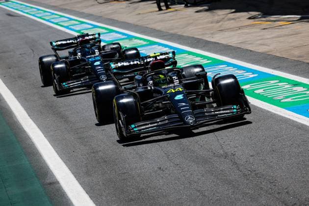 44 HAMILTON Lewis (gbr), Mercedes AMG F1 Team W14, 63 RUSSELL George (gbr), Mercedes AMG F1 Team W14, action during the 2023 Formula 1 Rolex Grande Premio de Sao Paulo, 20th round of the 2023 Formula One World Championship, WM, Weltmeisterschaft from November 3 to 5, 2023 on the Autodromo Josà Carlos Pace, in Sao Paulo, Brazil - F1 - SAO PAULO GRAND PRIX 2023 DPPI Panoramic 00123044_G0OD1020