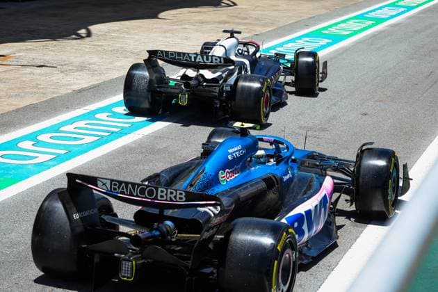 03 RICCIARDO Daniel (aus), Scuderia AlphaTauri AT04, 10 GASLY Pierre (fra), Alpine F1 Team A523, action during the 2023 Formula 1 Rolex Grande Premio de Sao Paulo, 20th round of the 2023 Formula One World Championship, WM, Weltmeisterschaft from November 3 to 5, 2023 on the Autodromo Josà Carlos Pace, in Sao Paulo, Brazil - F1 - SAO PAULO GRAND PRIX 2023 DPPI Panoramic 00123044_G0OD1046