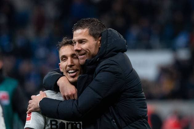 Alejandro Grimaldo Bayer 04 Leverkusen, 20 , Xabi Alonso Bayer 04 Leverkusen, coaches celebrate victory, GER, TSG 1899 Hoffenheim TSG vs Bayer 04 Leverkusen B04 , Bundesliga, Matchday 10, Season 2023 2024, 04 11 2023 DFB DFL regulations prohibit any use of photographs as image sequences and or quasi video GER, TSG 1899 Hoffenheim TSG vs Bayer 04 Leverkusen B04 , Fußball Bundesliga, 10 Spieltag, Saison 2023 2024, 04 11 2023 Sinsheim Copyright: xEibner-Pressefoto Memmlerx EP_MMR