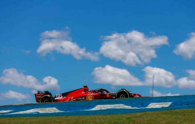 55 SAINZ Carlos (spa), Scuderia Ferrari SF-23, action during the 2023 Formula 1 Rolex Grande Premio de Sao Paulo, 20th round of the 2023 Formula One World Championship, WM, Weltmeisterschaft from November 3 to 5, 2023 on the Autodromo JosÃ Carlos Pace, in Sao Paulo, Brazil - F1 - SAO PAULO GRAND PRIX 2023 DPPI Panoramic  00123044_F12023GP21BRA_JK231336