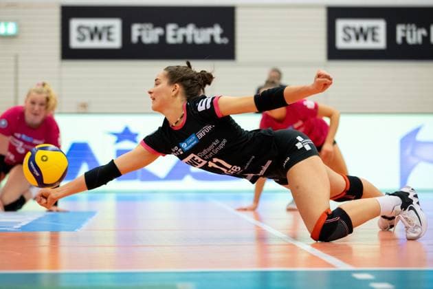 DVV Pokal Round of 16 Schwarz Weiss Erfurt vs VC Wiesbadent Erfurt 04 11 2023 Mia Anna Stauß 11 Schwarz Weiss Erfurt DVV Pokal Round of 16 Schwarz Weiss Erfurt vs VC Wiesbadent Riethsporthalle Erfurt 04 11 2023 Copyright: xBEAUTIFULxSPORTS Duehringx