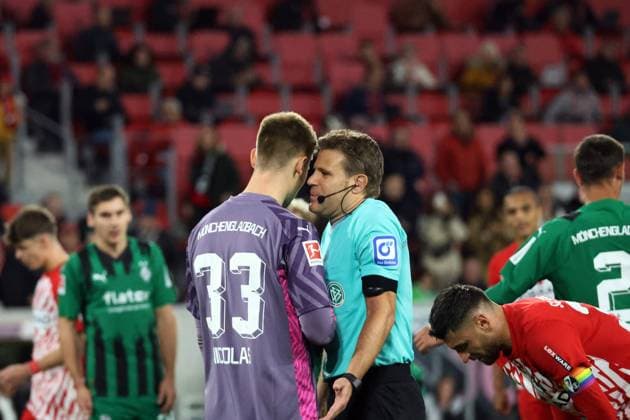 Freiburg, Germany 04 November 2023 1 BL 2023 2024 SC Freiburg vs Borussia Mönchengladbach In the picture from left goalkeeper Moritz Nicolas Borussia Mönchengladbach and referee Dr. Felix Brych Munich DFL regulations prohibit any use of photographs as image sequences and or quasi video Europa Park Stadion Baden Württemberg Copyright: xFotostandx xHettichx