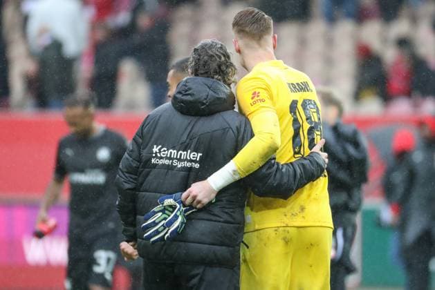 04 11 2023, xusrbx, Soccer 2 Bundesliga, 1 FC Kaiserslautern Spvgg Greuther Fuerth emspor, v l Dirk Schuster Trainer 1 FC Kaiserslautern , Julian Krahl 1 FC Kaiserslautern, 18 , after the match, DFL DFB REGULATIONS PROHIBIT ANY USE OF PHOTOGRAPHS as IMAGE SEQUENCES and or QUASI VIDEO Kaiserslautern