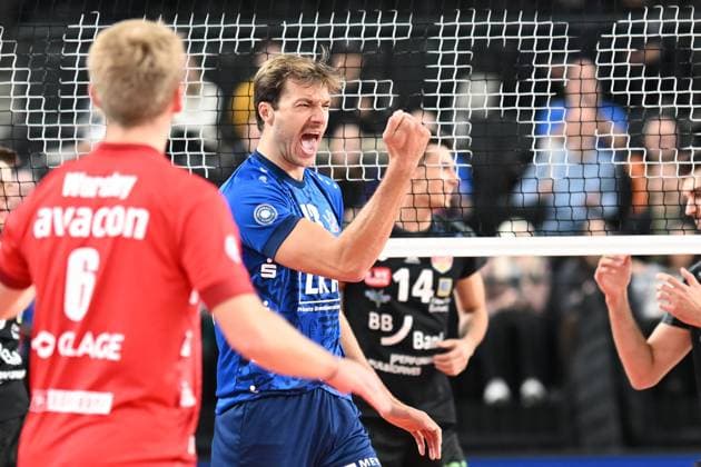 Volleyball I Men I 2023 2024 I Bundesliga I DVV Cup Round of 16 I SVG Lüneburg Baden Volleys SSC Karlsruhe I 4 11 2023 Matthew Knigge 13, SVG Lüneburg with an important point Cheers, joy Lüneburg LKH Arena Niedersachsen Germany Copyright: xLobeca AndreasxHannigx