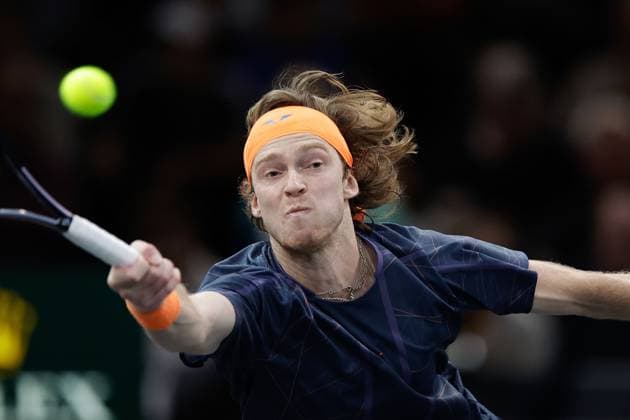 Paris, 04 11 2023 Tennis Rolex Paris Masters 2023, Novak Djokovic Andrei Andreyevich Rublyov v l , Andrei Andreyevich Rublyov plays a forehand Copyright: AntonioxBorga