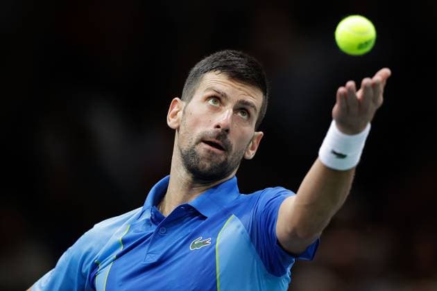Paris, 04 11 2023 Tennis Rolex Paris Masters 2023, Novak Djokovic Andrei Andreyevich Rublyov v l , Novak Djokovic makes a serve Copyright: AntonioxBorga