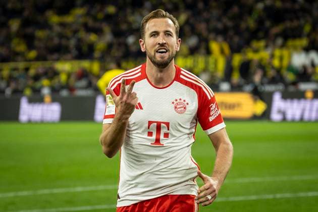 Sport Themen der Woche KW44 Sport Bilder des Tages Borussia Dortmund vs. FC Bayern Muenchen, 04.11.2023 Dortmund, Germany - November 4: 3rd goal for Harry Kane (FC Bayern Muenchen, 9) during the Bundesliga match between Borussia Dortmund vs. FC Bayern Muenchen on matchday 10 at Signal Iduna Park on November 4, 2023 in Dortmund, Germany. DFL REGULATIONS PROHIBIT ANY USE OF PHOTOGRAPHS AS IMAGE SEQUENCES AND OR QUASI-VIDEO. *** Borussia Dortmund vs FC Bayern Muenchen, 04 11 2023 Dortmund, Germany November 4 3rd goal for Harry Kane FC Bayern Muenchen, 9 during the Bundesliga match between Borussia Dortmund vs FC Bayern Muenchen on matchday 10 at Signal Iduna Park on November 4, 2023 in Dortmund, Germany DFL REGULATIONS PROHIBIT ANY USE OF PHOTOGRAPHS AS IMAGE SEQUENCES AND OR QUASI VIDEO Copyright: xBEAUTIFULxSPORTS AxelxKohringx