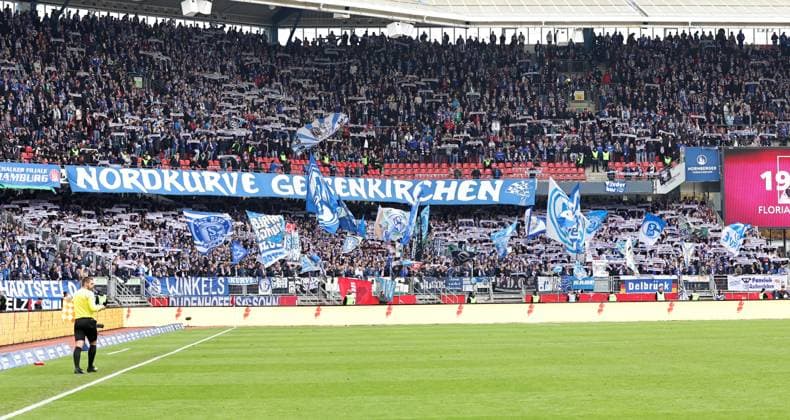 04 11 2023 Soccer Season 2023 2024 2 Soccer Bundesliga 12 Matchday 1 FC Nürnberg FCN Club FC Schalke 04 S04 Knappen Sportfoto Zink DaMa xdaxmax DFL regulations prohibit any use of photographs as image sequences and or quasi video only for editorial use Schwenkfahnen Schalparade der Zuschauer Publikum Fans des FC Schalke 04