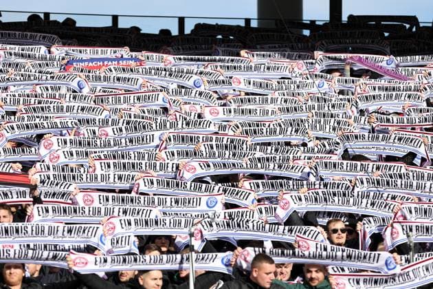 04 11 2023 Soccer Season 2023 2024 2 Soccer Bundesliga 12 Matchday 1 FC Nürnberg FCN Club FC Schalke 04 S04 Knappen Sportfoto Zink DaMa xdaxmax DFL regulations prohibit any use of photographs as image sequences and or quasi video only for editorial use Symbolbild Symbolfoto Feature Impression Choreografie der Clubfan Clubfans FCN Fans Fans mit Schalparade