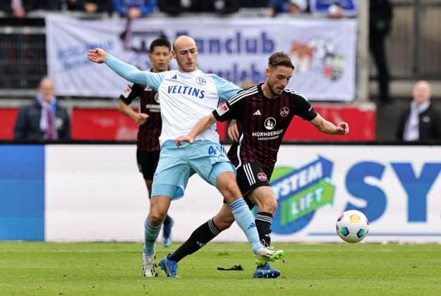 04 11 2023 Soccer Season 2023 2024 2 Soccer Bundesliga 12 Matchday 1 FC Nuremberg FCN Club FC Schalke 04 S04 Knappen Sportfoto Zink DaMa xdaxmax DFL regulations prohibit any use of photographs as image sequences and or quasi video only for editorial use Henning Matriciani 41, FC Schalke 04 S04 Lukas Schleimer 36, 1 FC Nuremberg FCN