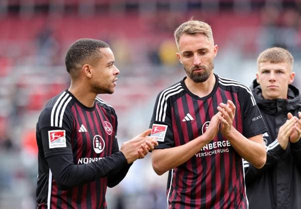 04 11 2023 Soccer Season 2023 2024 2 Soccer Bundesliga 12 Matchday 1 FC Nürnberg FCN Club FC Schalke 04 S04 Knappen Sportfoto Zink DaMa xdaxmax DFL regulations prohibit any use of photographs as image sequences and or quasi video only for editorial use Jan Gyamerah 28, 1 FC Nürnberg FCN Florian Hübner Huebner 19, 1 FC Nürnberg FCN Finn Jeltsch 44, 1 FC Nürnberg FCN disappointed Disappointment after the end of the match