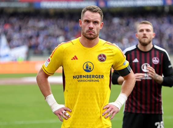 04 11 2023 Soccer Season 2023 2024 2 Soccer Bundesliga 12 Matchday 1 FC Nürnberg FCN Club FC Schalke 04 S04 Knappen Sportfoto Zink DaMa xdaxmax DFL regulations prohibit any use of photographs as image sequences and or quasi video only for editorial use Christian Mathenia 26, 1 FC Nürnberg FCN disappointed Disappointment after the end of the match